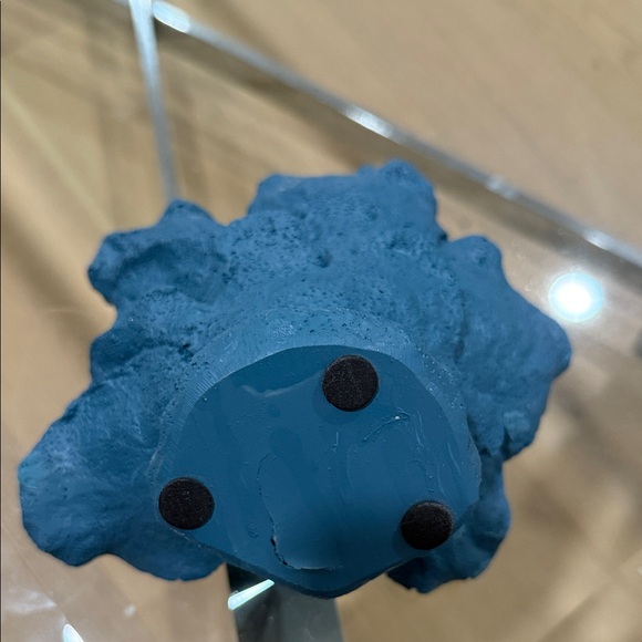 Blue Textured Flower or coral Sculpture made out of resin beautiful blue - Picture 3 of 4